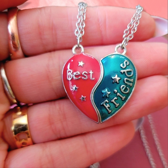 Classic Y2K Vintage BFF Best Friends Magnetic Heart Friendship Necklaces Set - Picture 2 of 3
